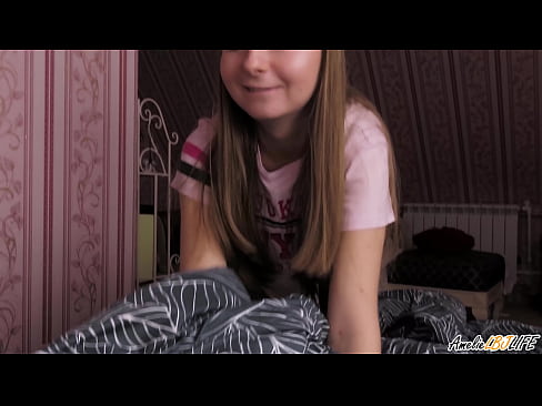 ❤️ Blondie-k bere BFF-ren sakon zurrupatzen du eta esperma jasotzen du ahoan ️❌ Kalitatezko sexua gugan ☑